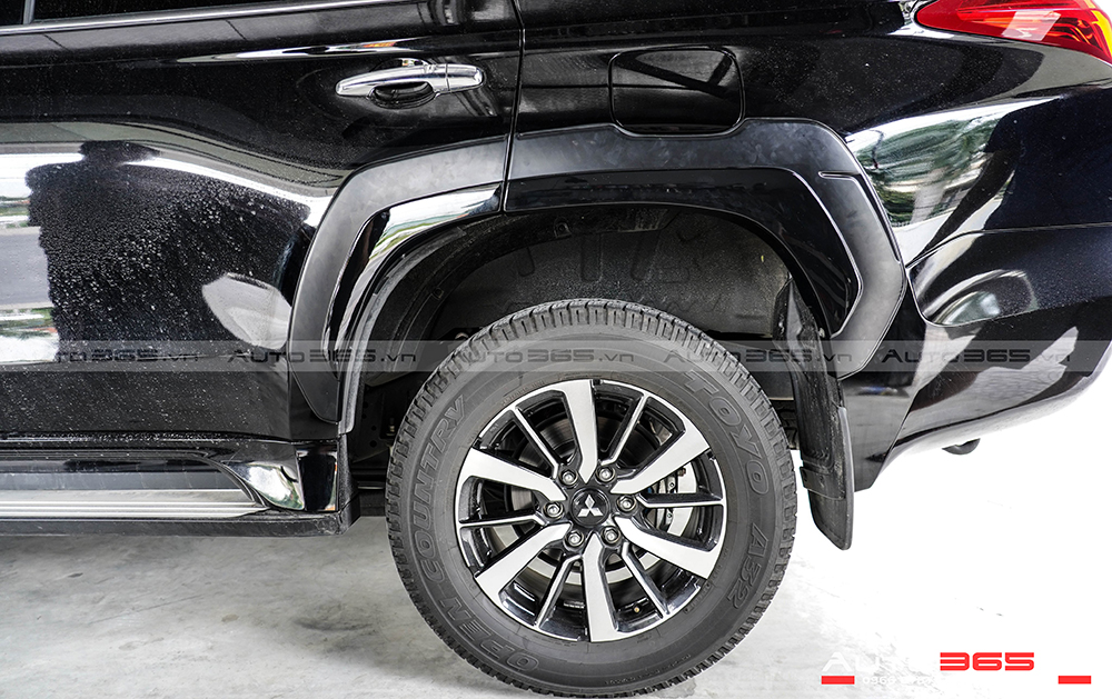 Ốp cua lốp Mitsubishi Pajero Sport